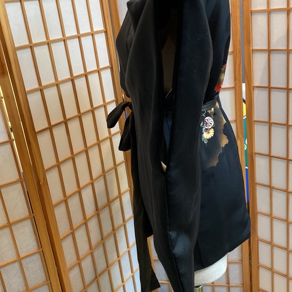 EUC Beautifully Made Kimono - Picture 2 of 13